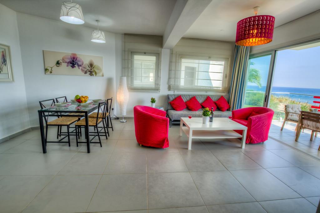 Beachfront Trident Protaras Exterior foto