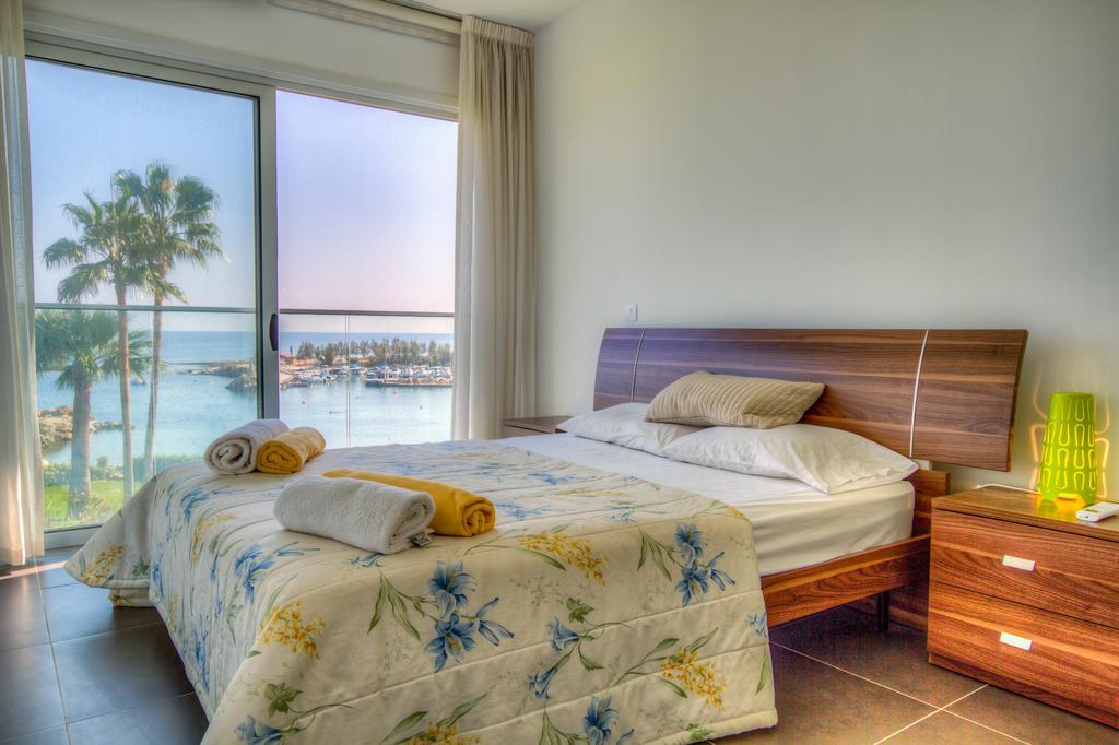 Beachfront Trident Protaras Habitación foto